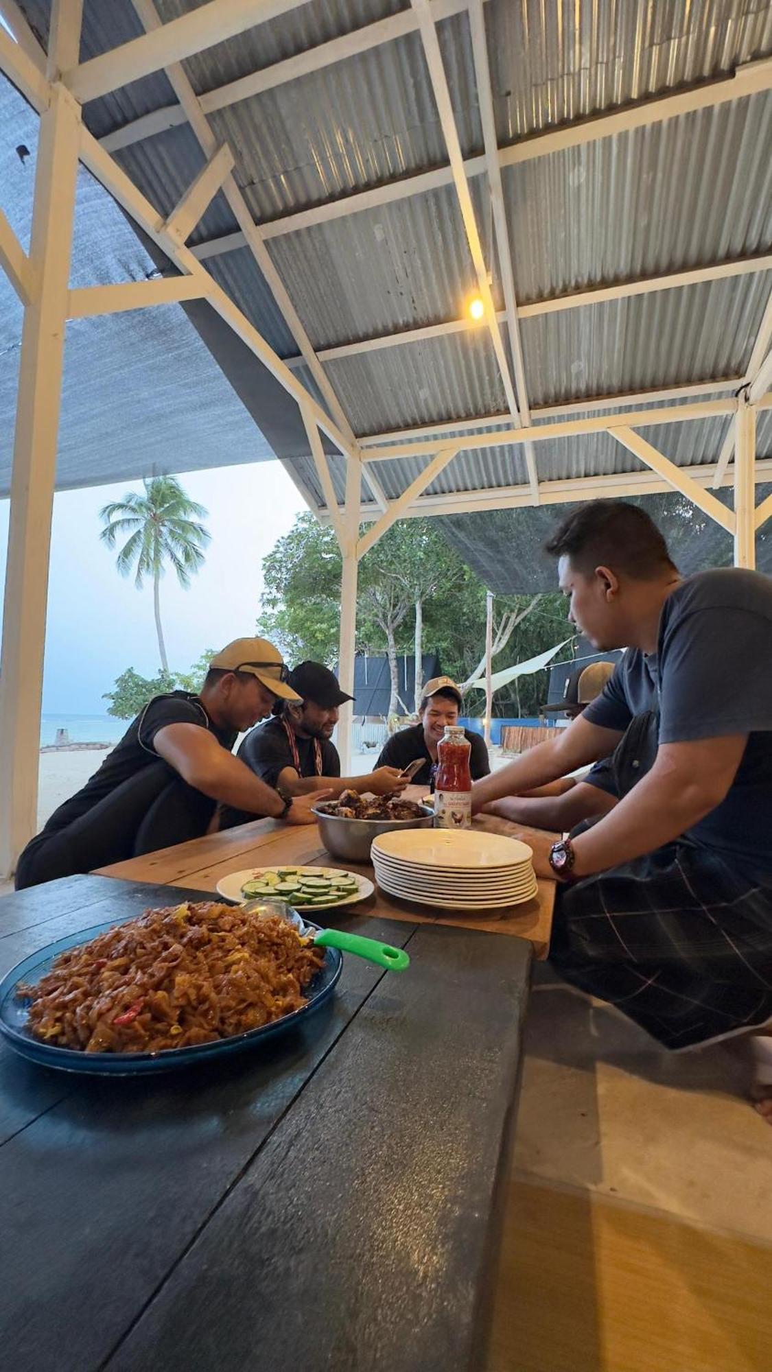 Готель Juita Glamping Perhentian Island Кампунґ-Куала-Бесут Екстер'єр фото